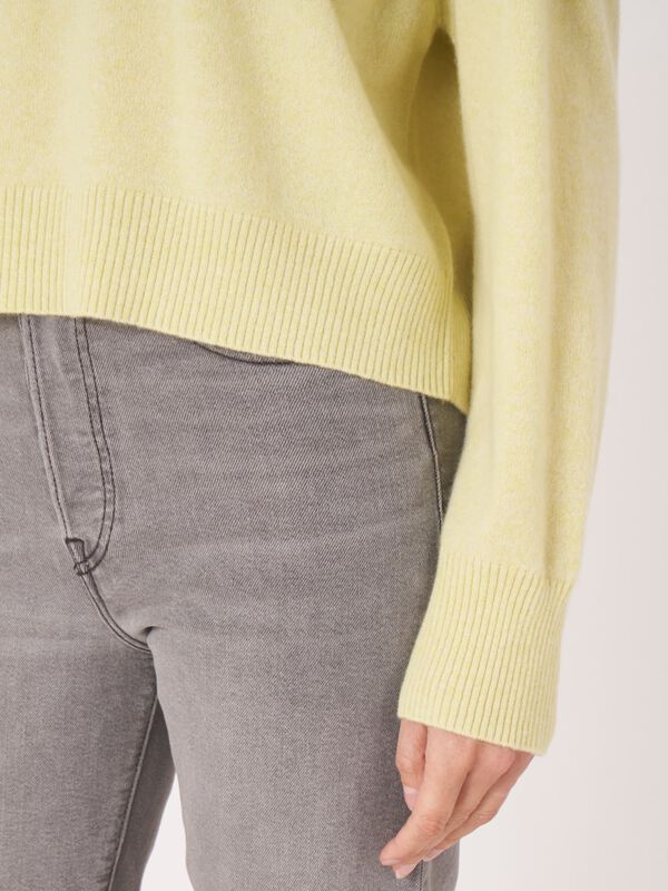 Cropped organic cashmere raglan sweater image number 6