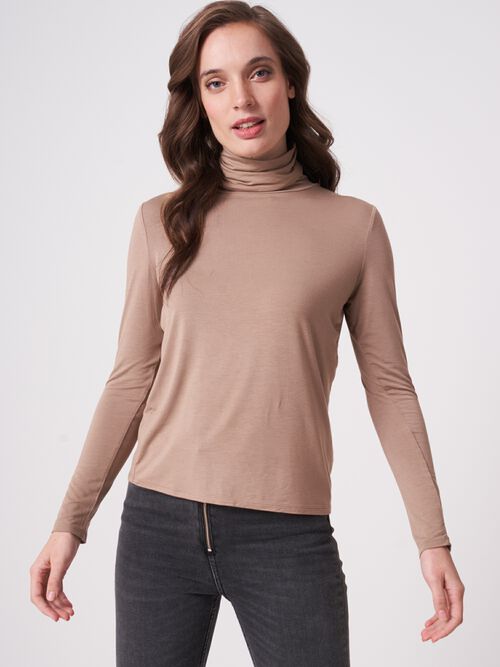Turtleneck jersey long-sleeved top