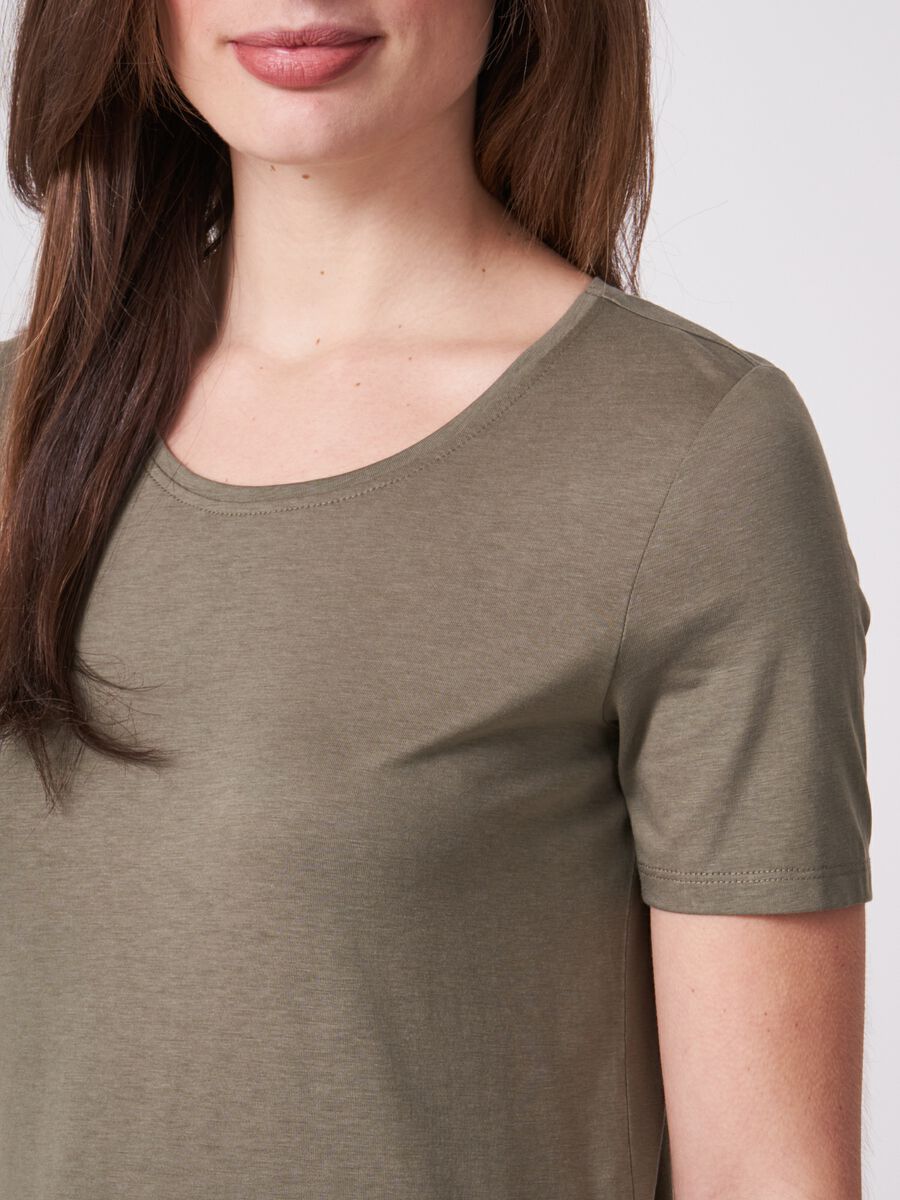 Women's basic T-Shirt image number 2