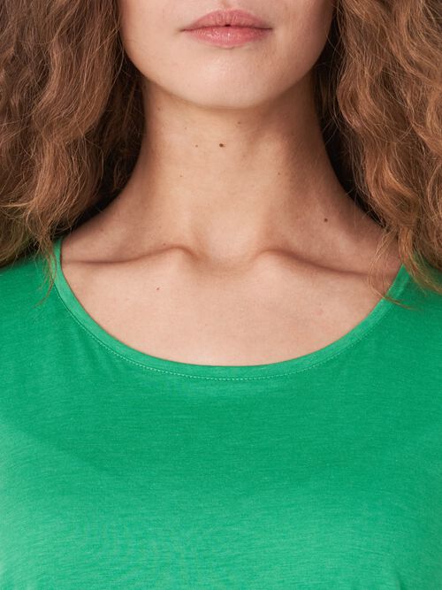 Women's basic T-Shirt