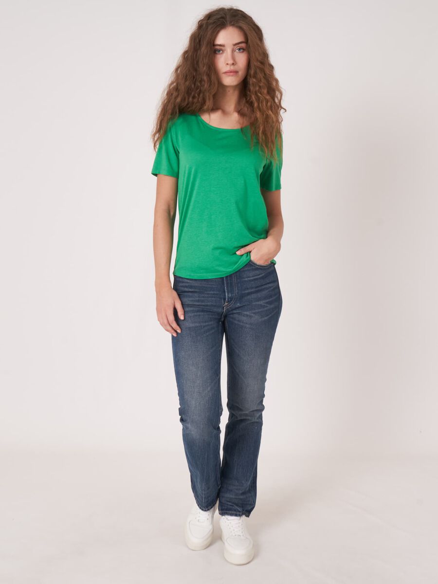 Women's basic T-Shirt image number 4