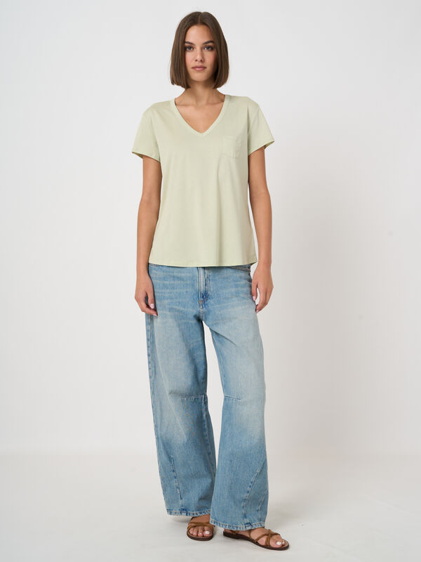 Women's basic V-neck T-shirt with chest pocket image number 1