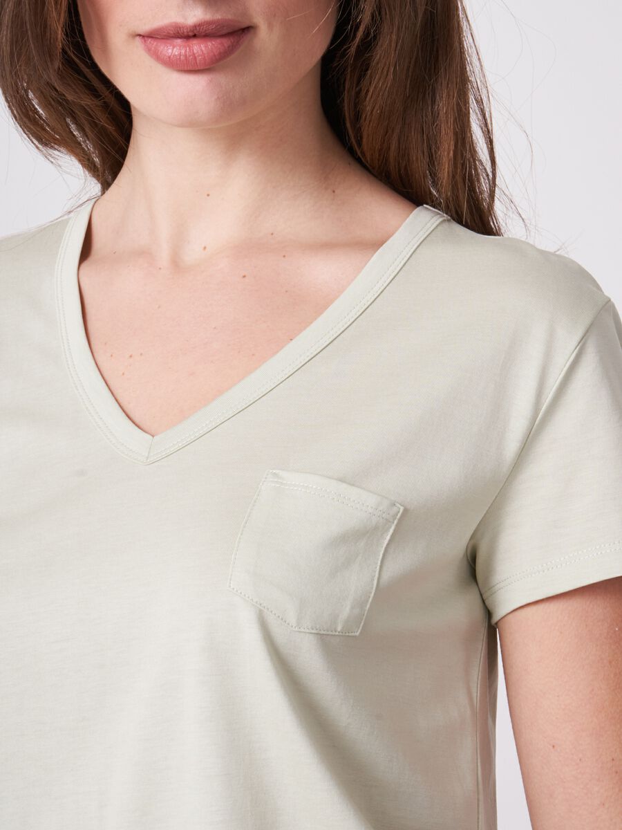 Women's basic V-neck T-shirt with chest pocket image number 2