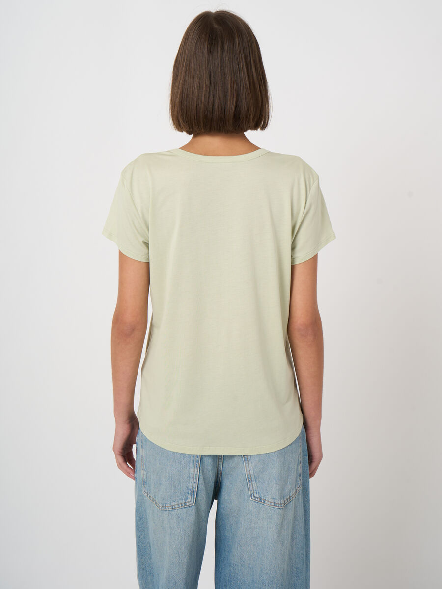 T-shirt basique pour femme &agrave; col en V et poche poitrine image number 3