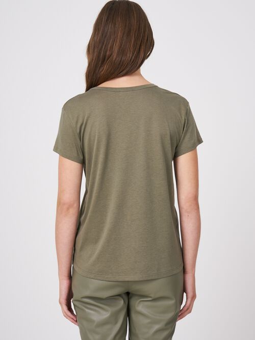 Women's basic V-neck T-shirt with chest pocket