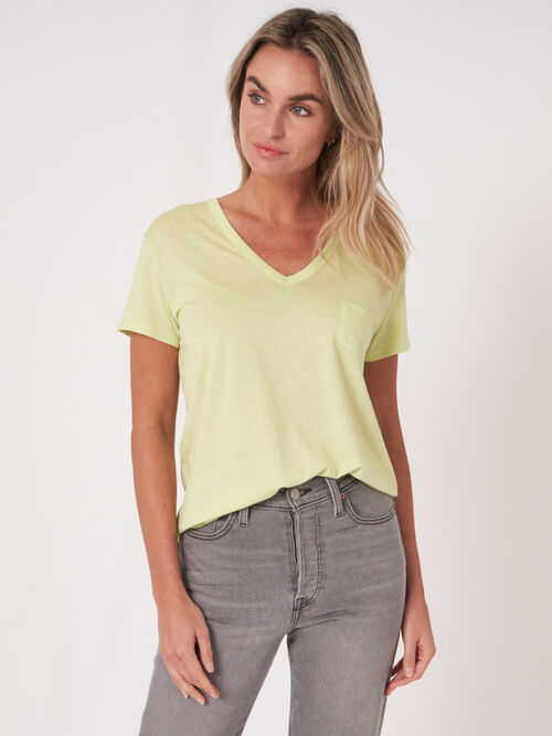 Women's basic V-neck T-shirt with chest pocket