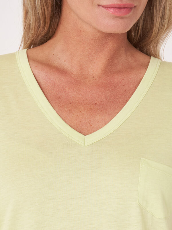 Women's basic V-neck T-shirt with chest pocket image number 1