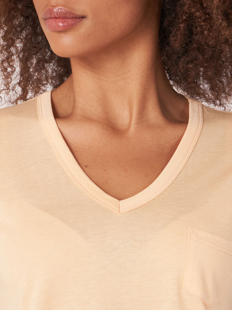 Women's basic V-neck T-shirt with chest pocket image number 3