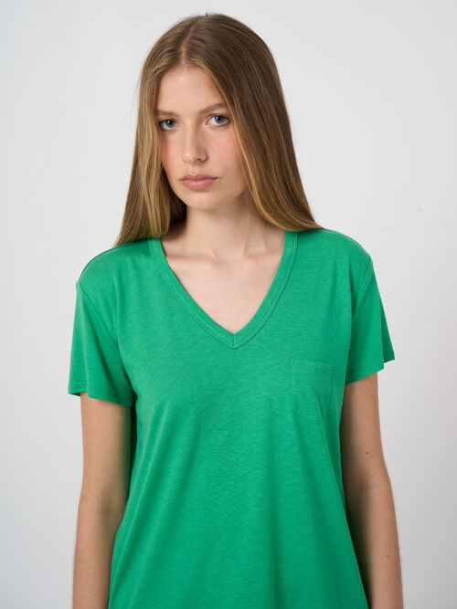  T-Shirt mit V-Ausschnitt und Brusttasche