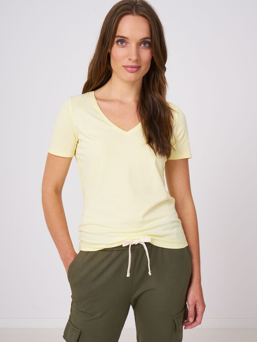 Basic cotton V-neck T-shirt  image number 0