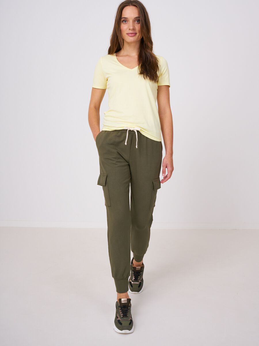 Basic cotton V-neck T-shirt  image number 3