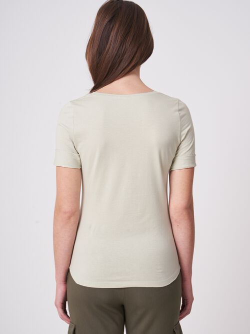 Basic T-shirt with rolled up sleeves