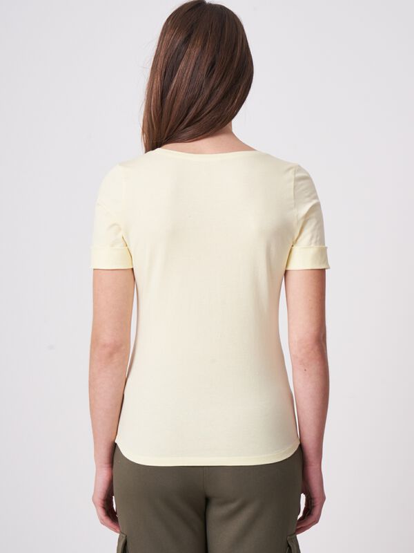Basic T-shirt with rolled up sleeves image number 1