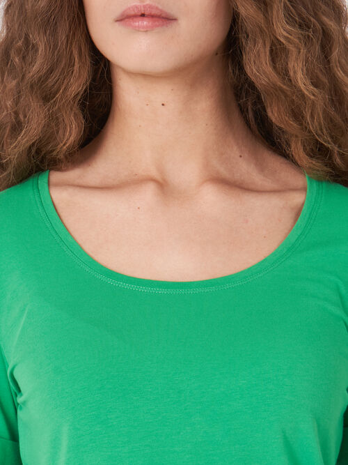 Basic T-shirt with rolled up sleeves
