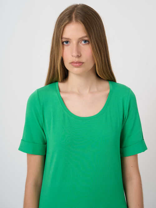 Basic T-shirt with rolled up sleeves