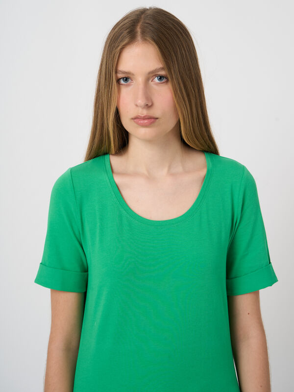 Basic T-shirt with rolled up sleeves image number 1