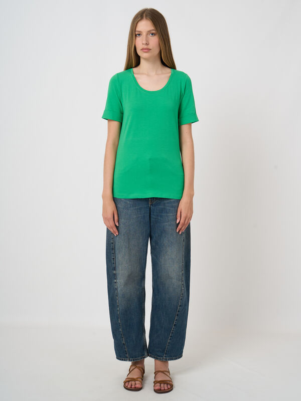 Basic T-shirt with rolled up sleeves image number 2