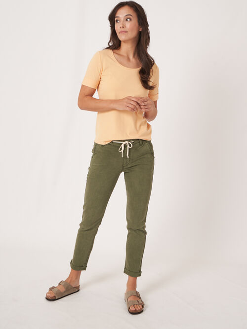 Basic T-shirt with rolled up sleeves