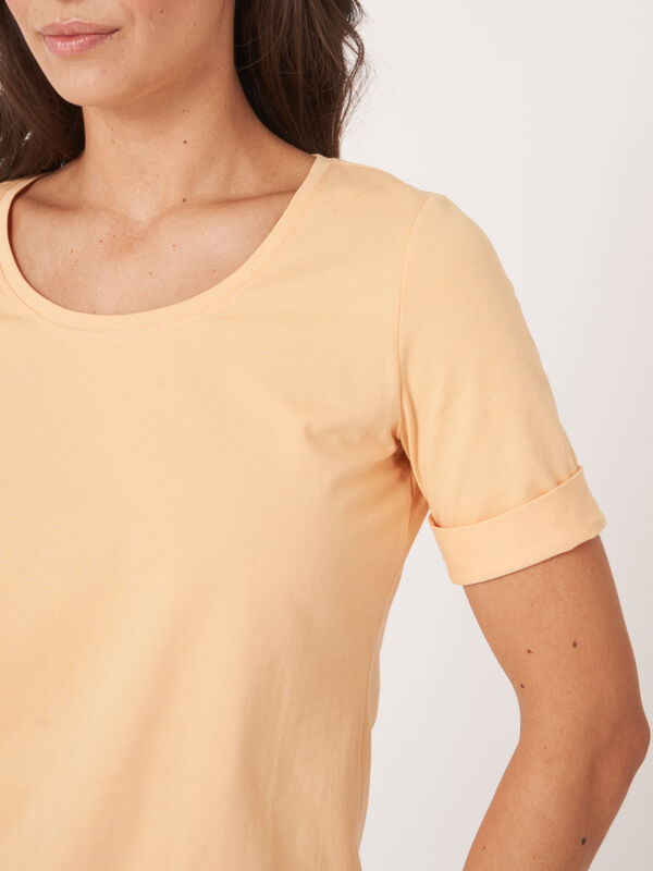 Basic T-shirt with rolled up sleeves image number 2