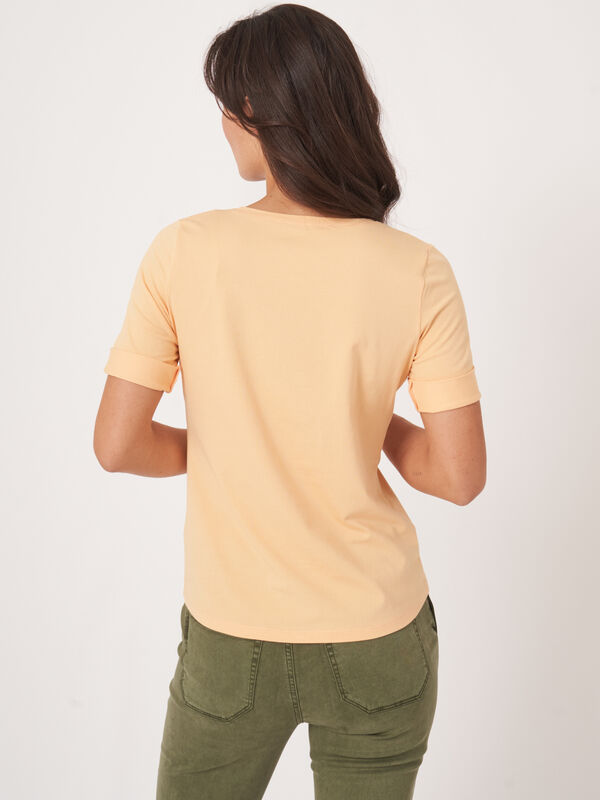 Basic T-shirt with rolled up sleeves image number 4