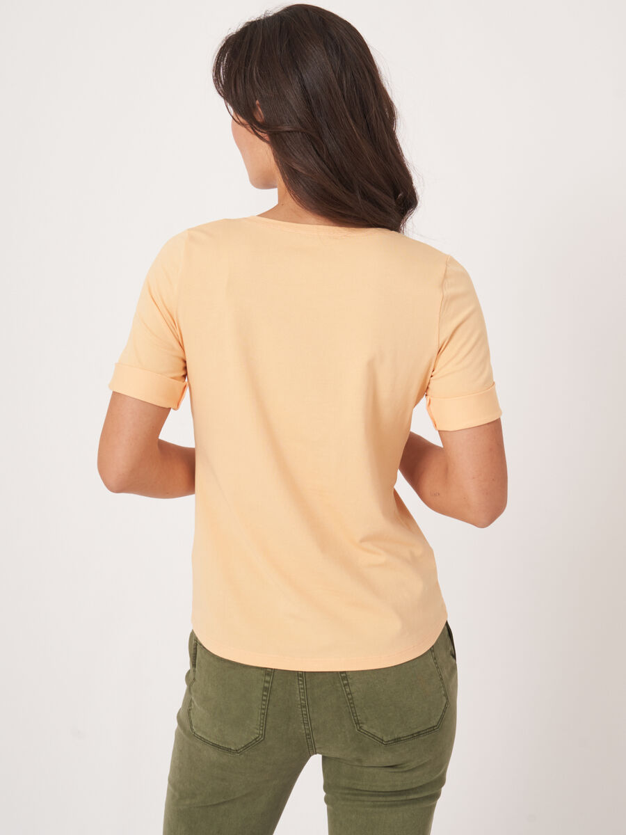 Basic T-shirt with rolled up sleeves image number 4