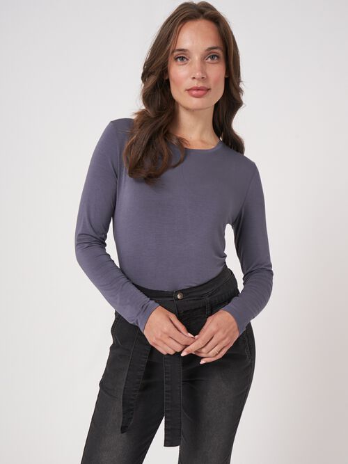 Basic women's long-sleeved top