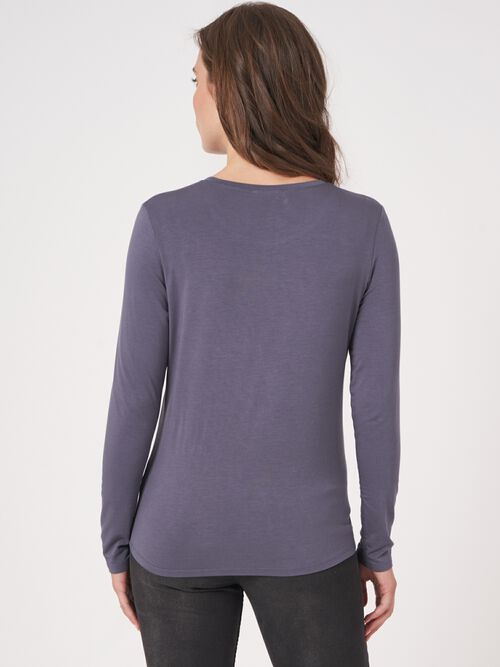 Basic women's long-sleeved top