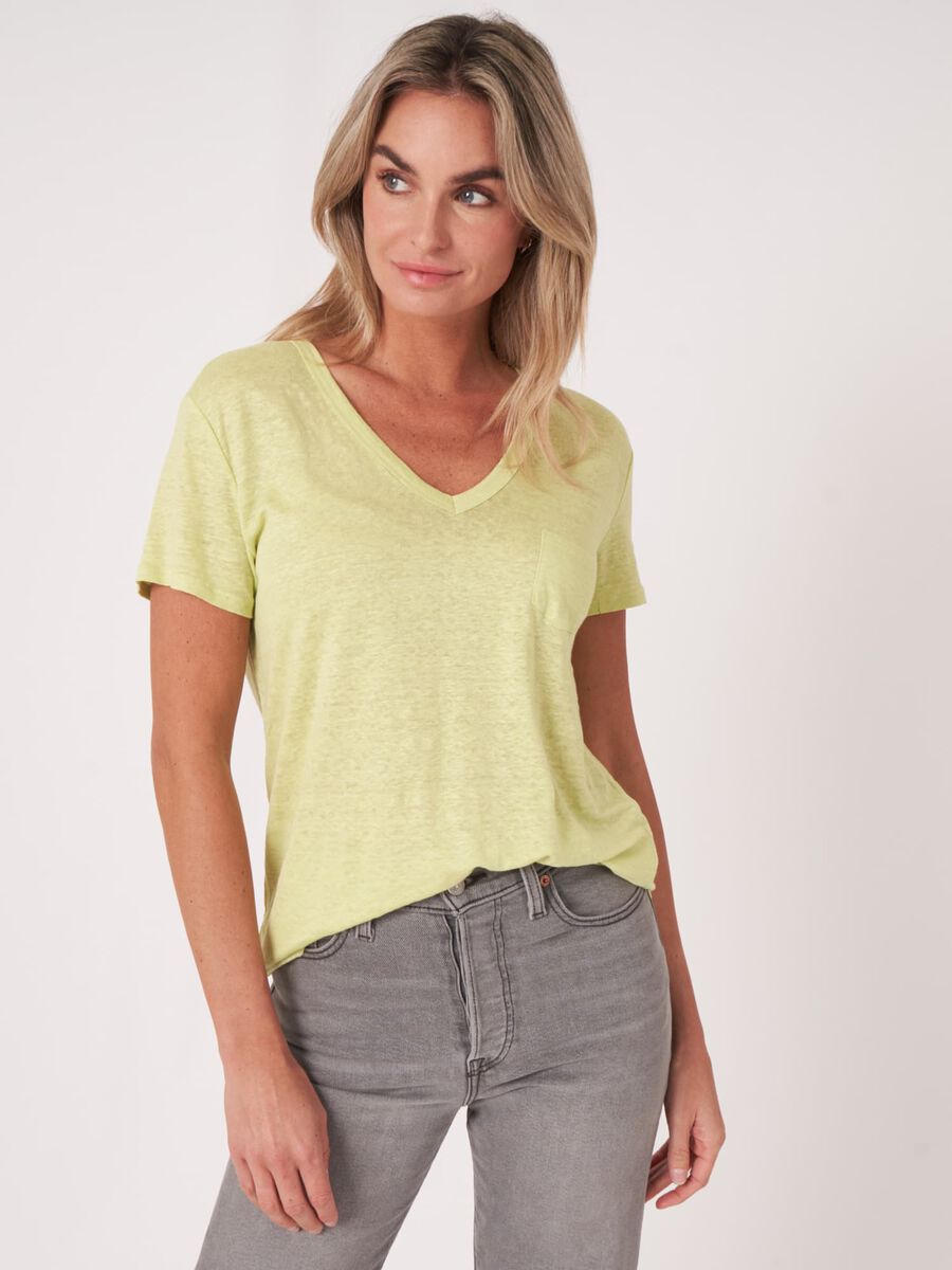 Basic pure linen V-neck T-shirt with chest pocket image number 0