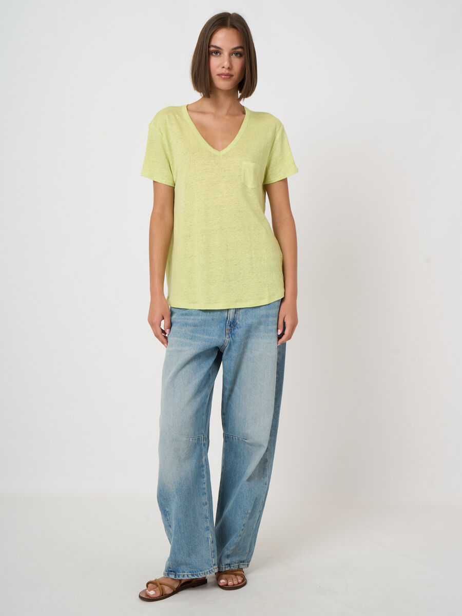 Basic pure linen V-neck T-shirt with chest pocket image number 1