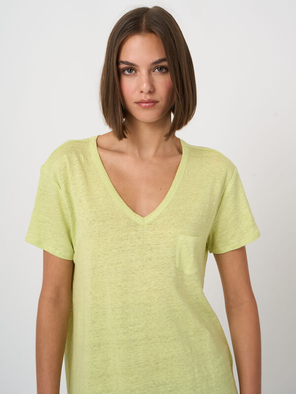 Basic-T-Shirt mit V-Ausschnitt und Brusttasche aus reinem Leinen image number 2