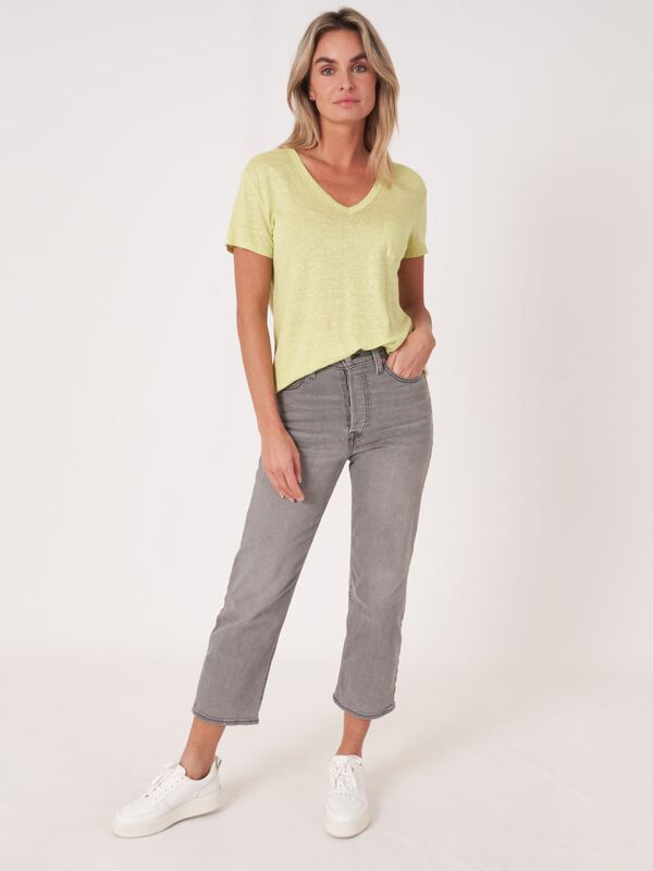 Basic pure linen V-neck T-shirt with chest pocket image number 4