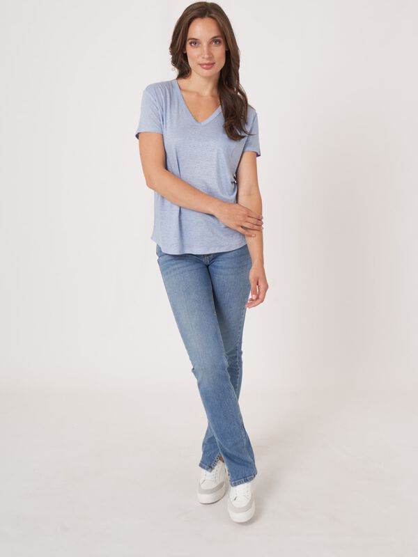 Basic pure linen V-neck T-shirt with chest pocket image number 1