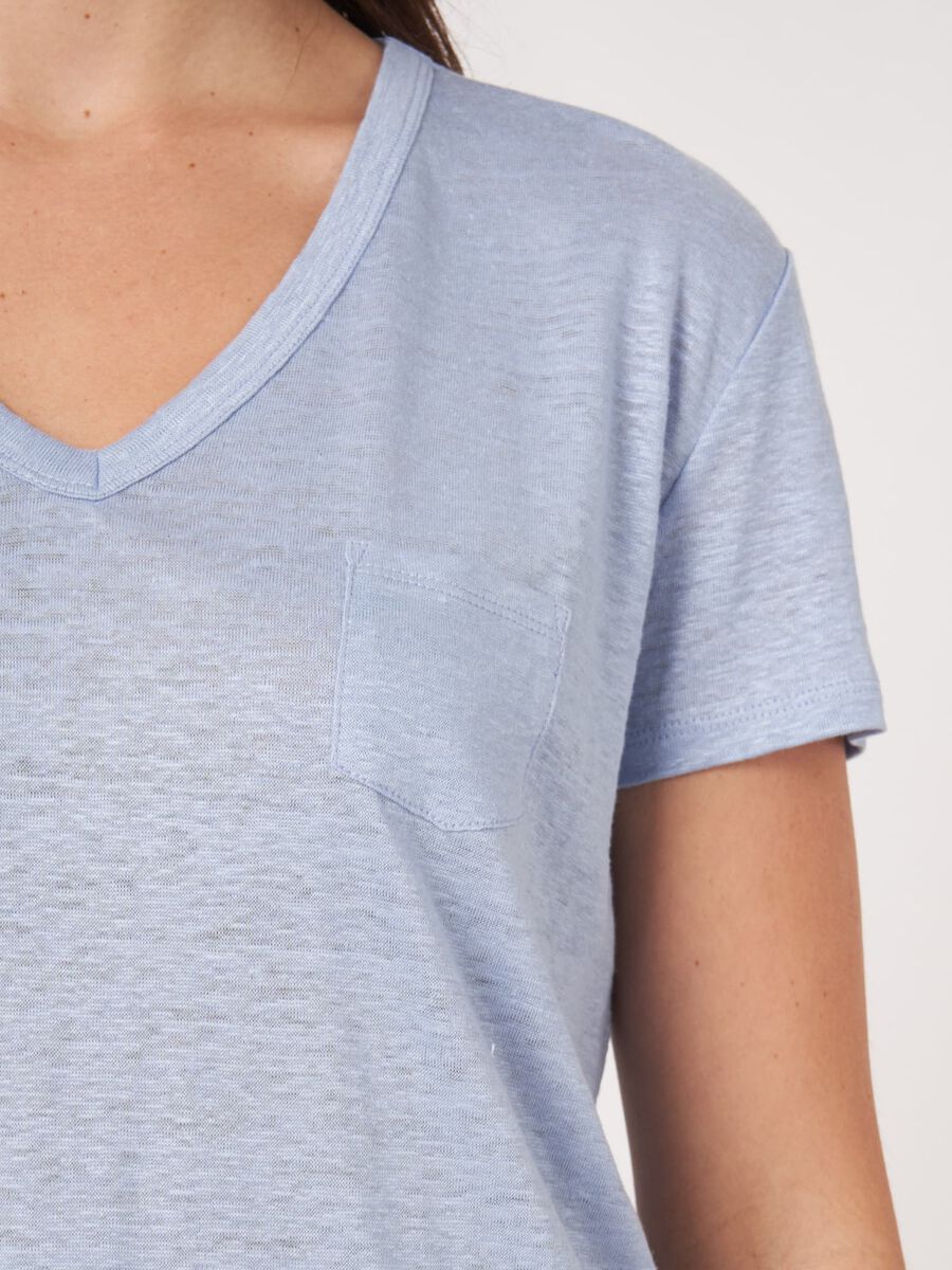 Basic pure linen V-neck T-shirt with chest pocket image number 3