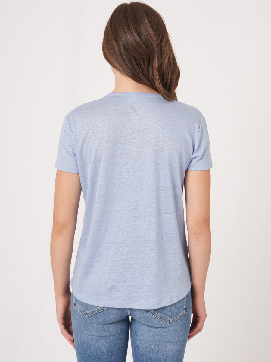 Basic pure linen V-neck T-shirt with chest pocket image number 5