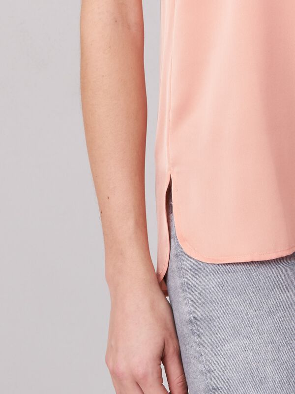 Top en soie &agrave; col rond image number 2