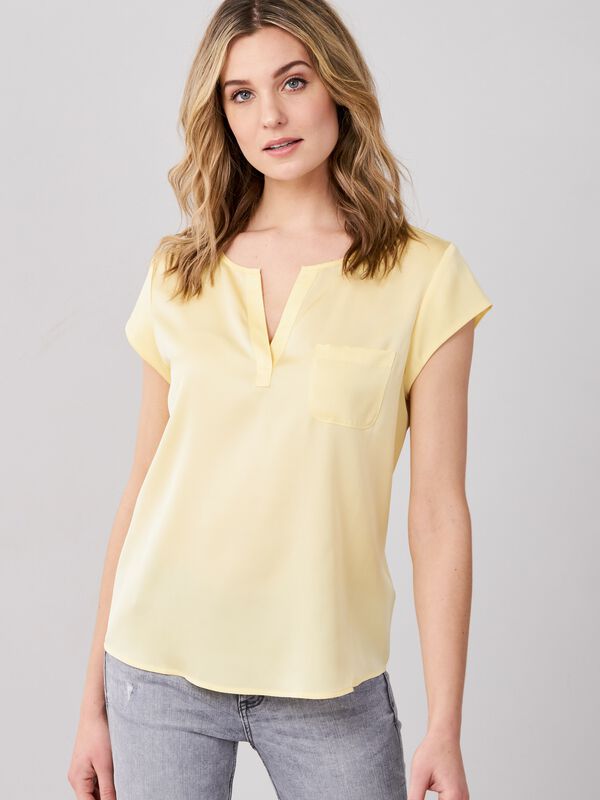 Short-sleeved silk top with pocket image number 0