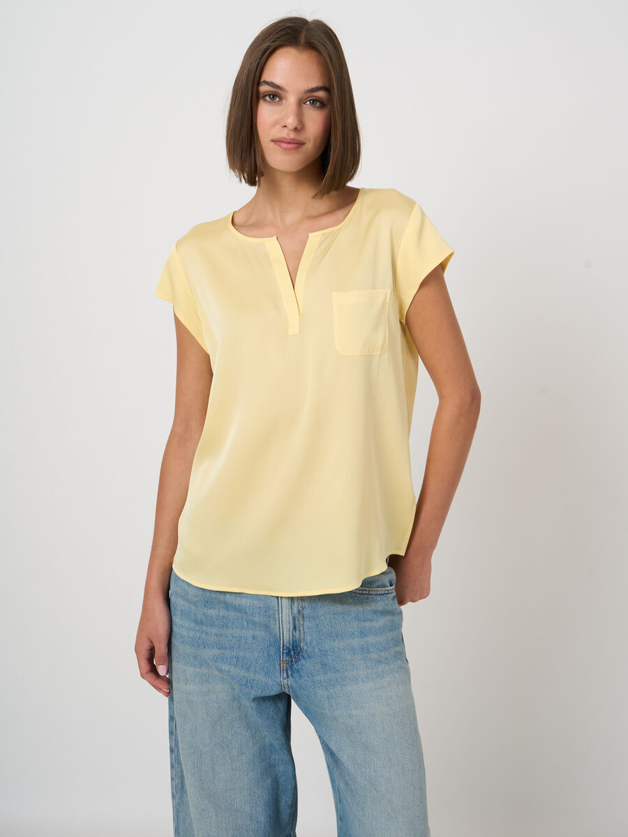 Short-sleeved silk top with pocket image number 1
