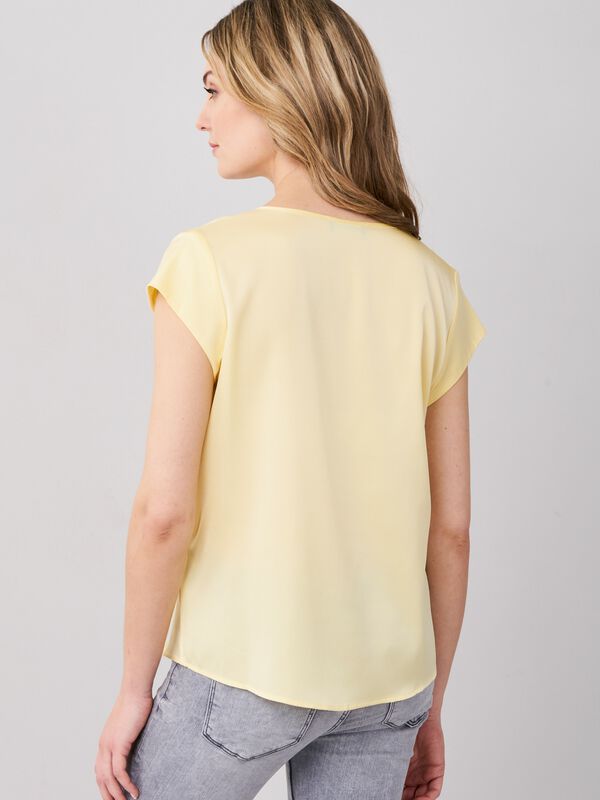 Short-sleeved silk top with pocket image number 2