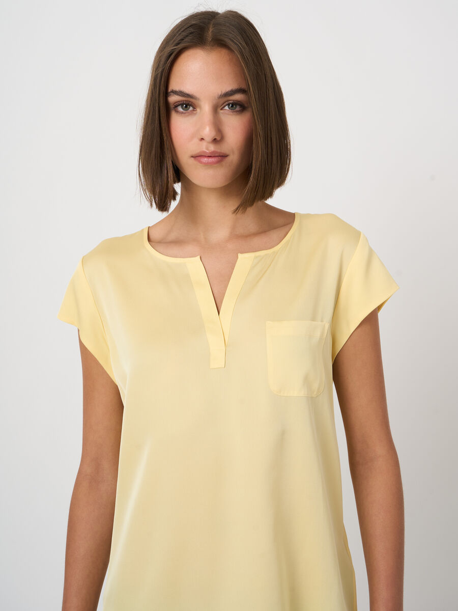 Short-sleeved silk top with pocket image number 2
