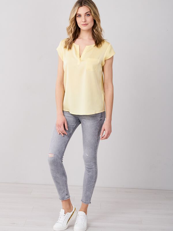 Short-sleeved silk top with pocket image number 3