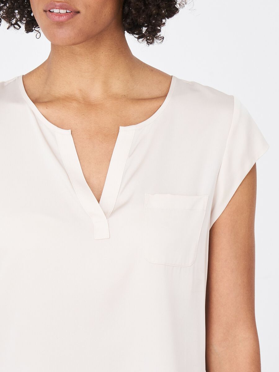Short-sleeved silk top with pocket image number 2