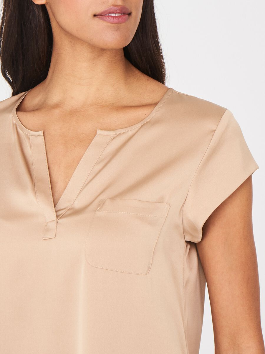 Short-sleeved silk top with pocket image number 2