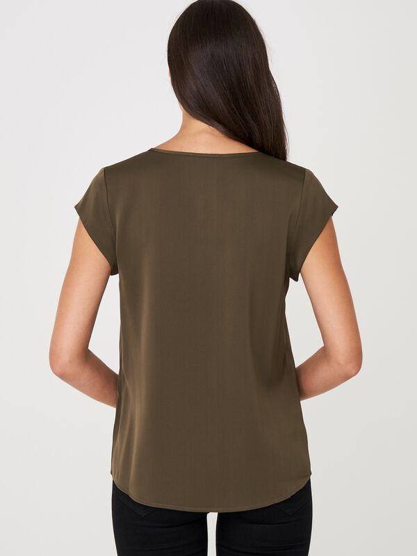 Short-sleeved silk top with pocket image number 1