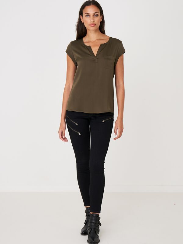 Short-sleeved silk top with pocket image number 3