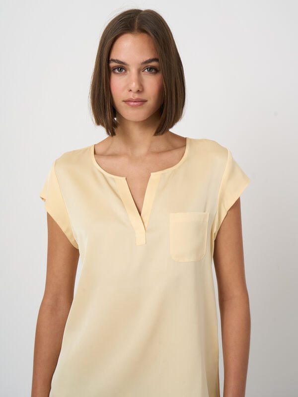 Top avec poche poitrine image number 2