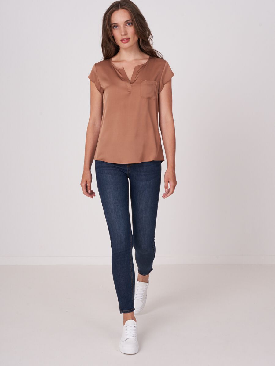 Short-sleeved silk top with pocket image number 3
