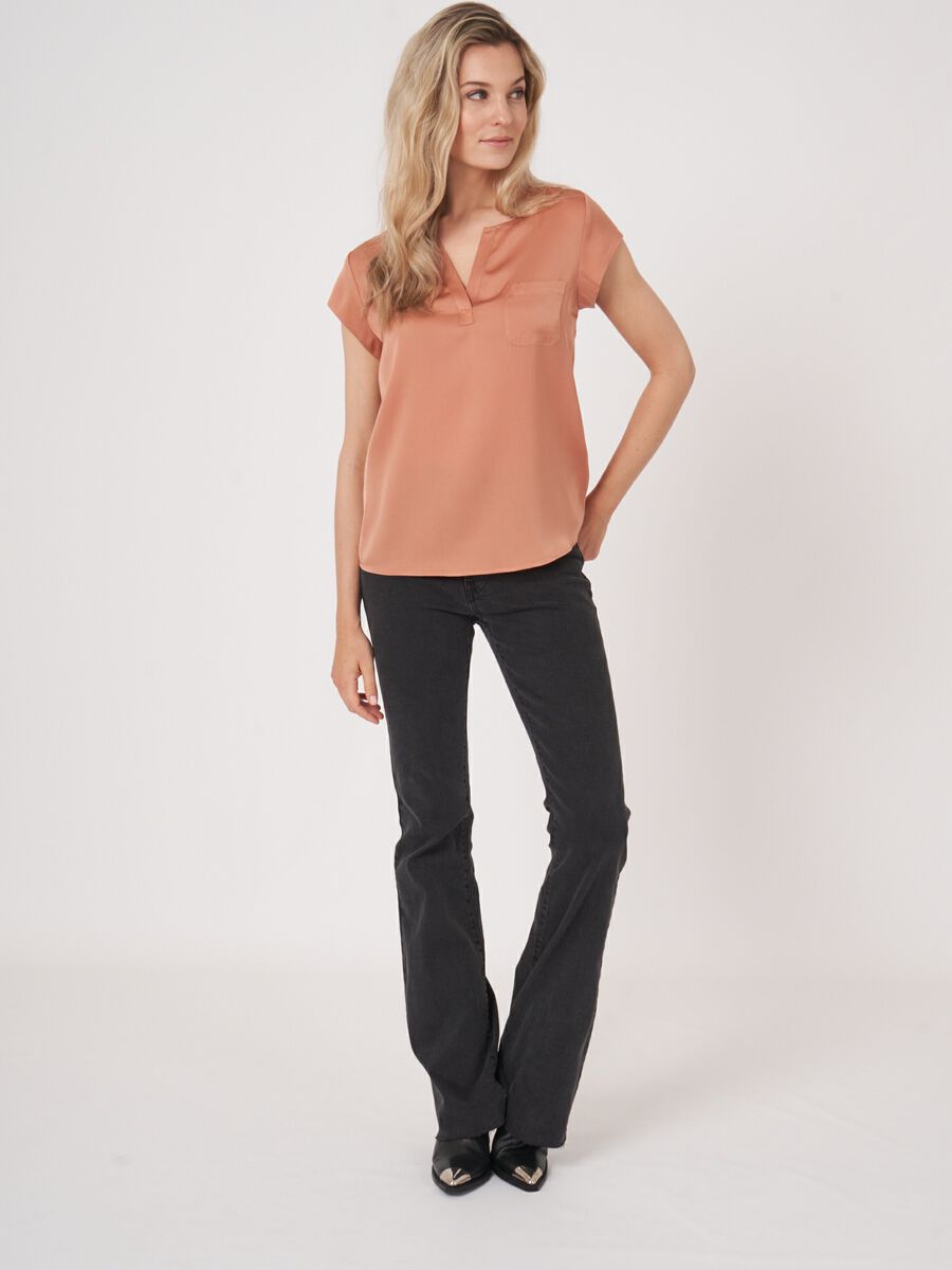 Top avec poche poitrine image number 5