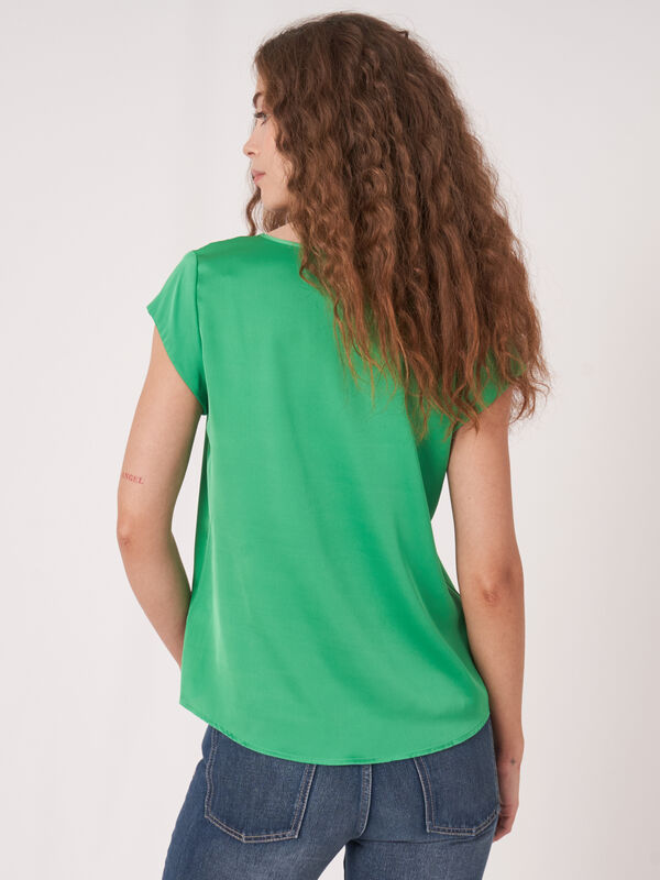 Short-sleeved silk top with pocket image number 4