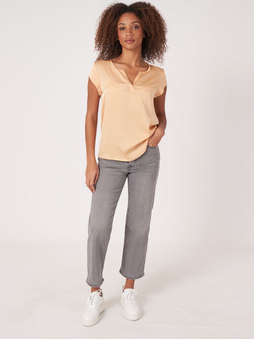 Top avec poche poitrine