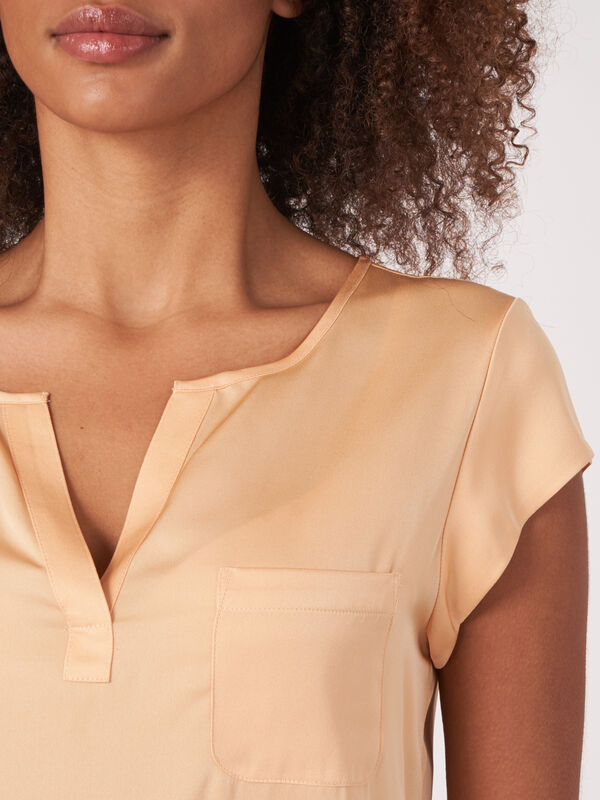 Short-sleeved silk top with pocket image number 2